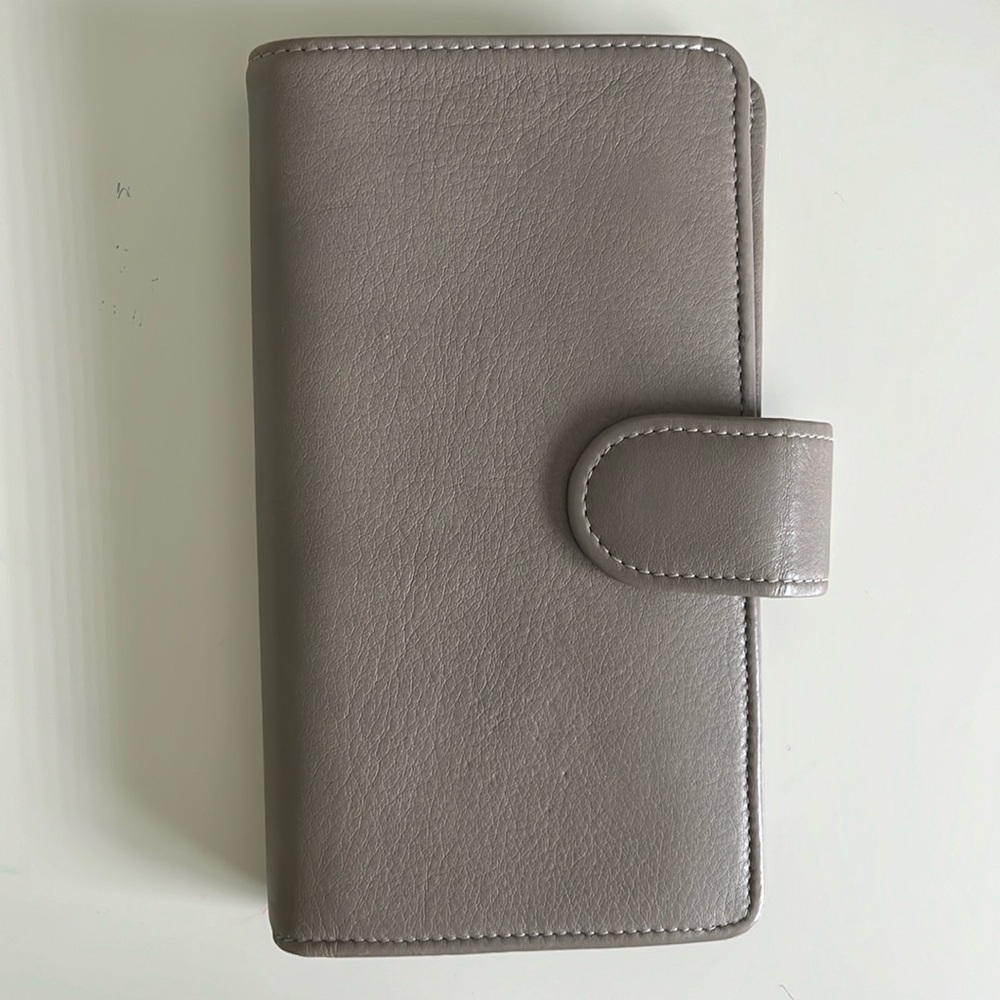 Van Der Spek Codex gray leather planner cover. Excellent gently used condition.